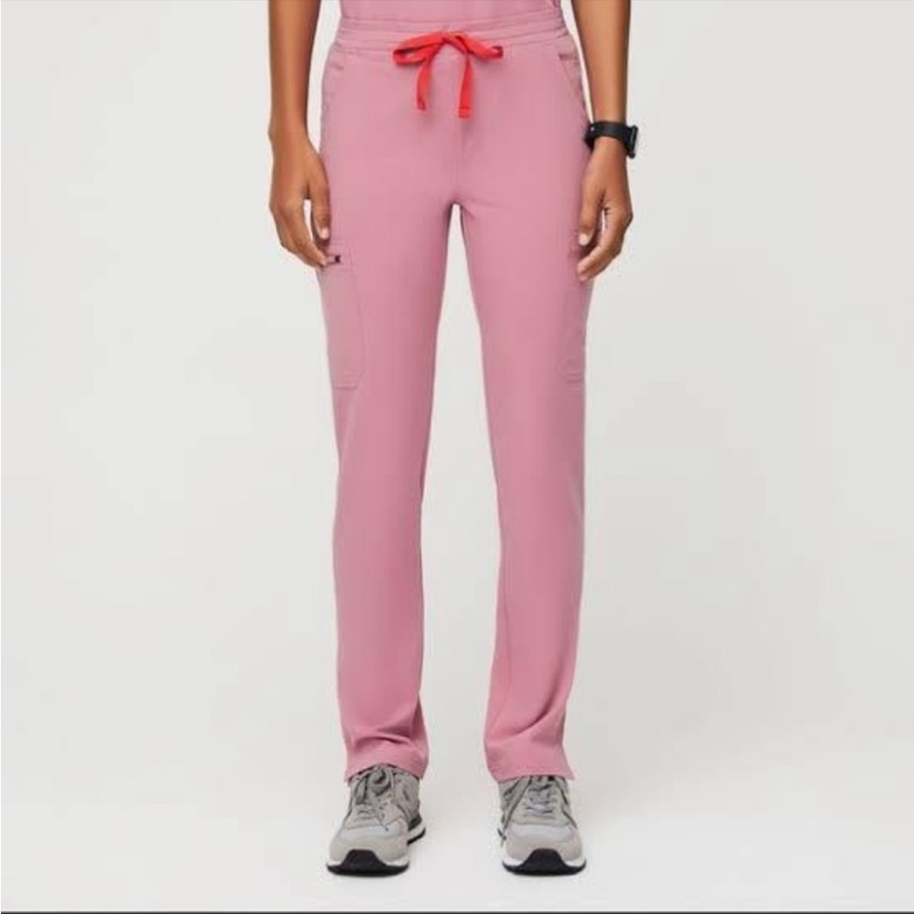 Limited edition chalk pink Figs Yola Skinny scrub pants - size medium